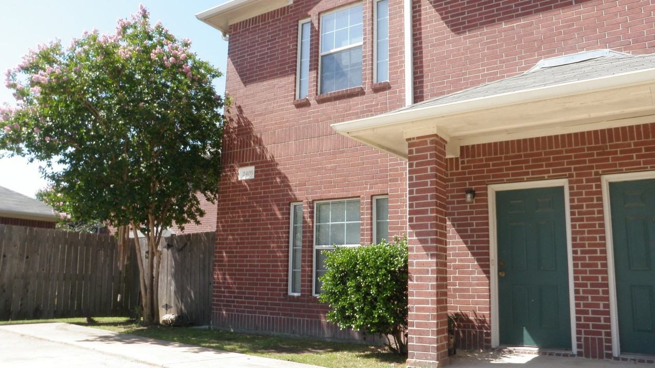 2405 Berger Drive - Photo 2 of 13