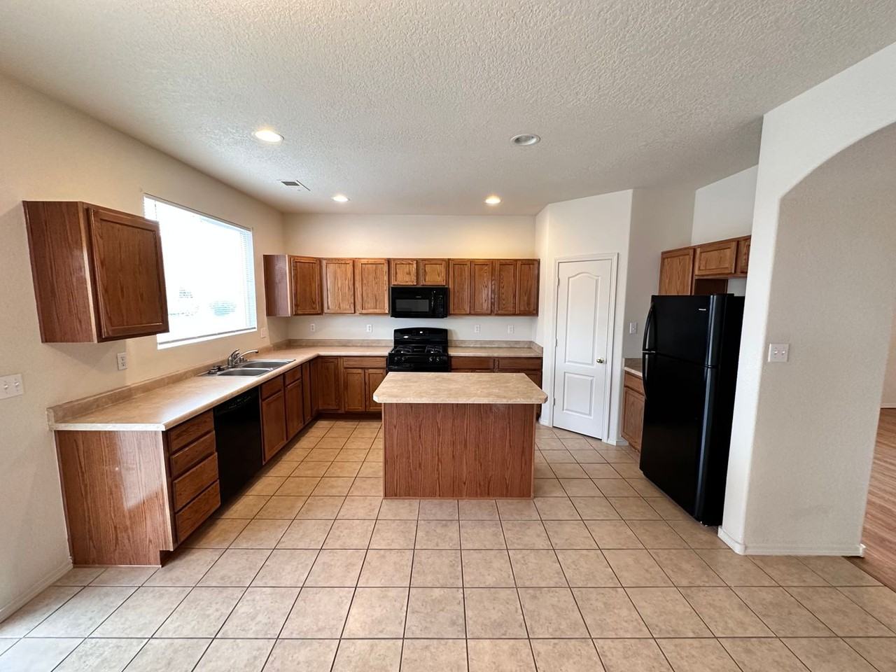 501 Rain Lily Rd Sw - Photo 5 of 34