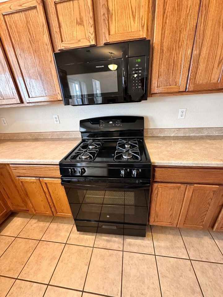 501 Rain Lily Rd Sw - Photo 6 of 34