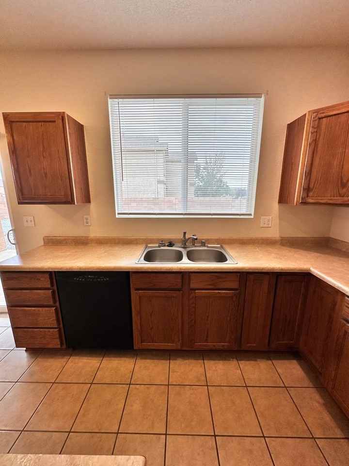 501 Rain Lily Rd Sw - Photo 7 of 34