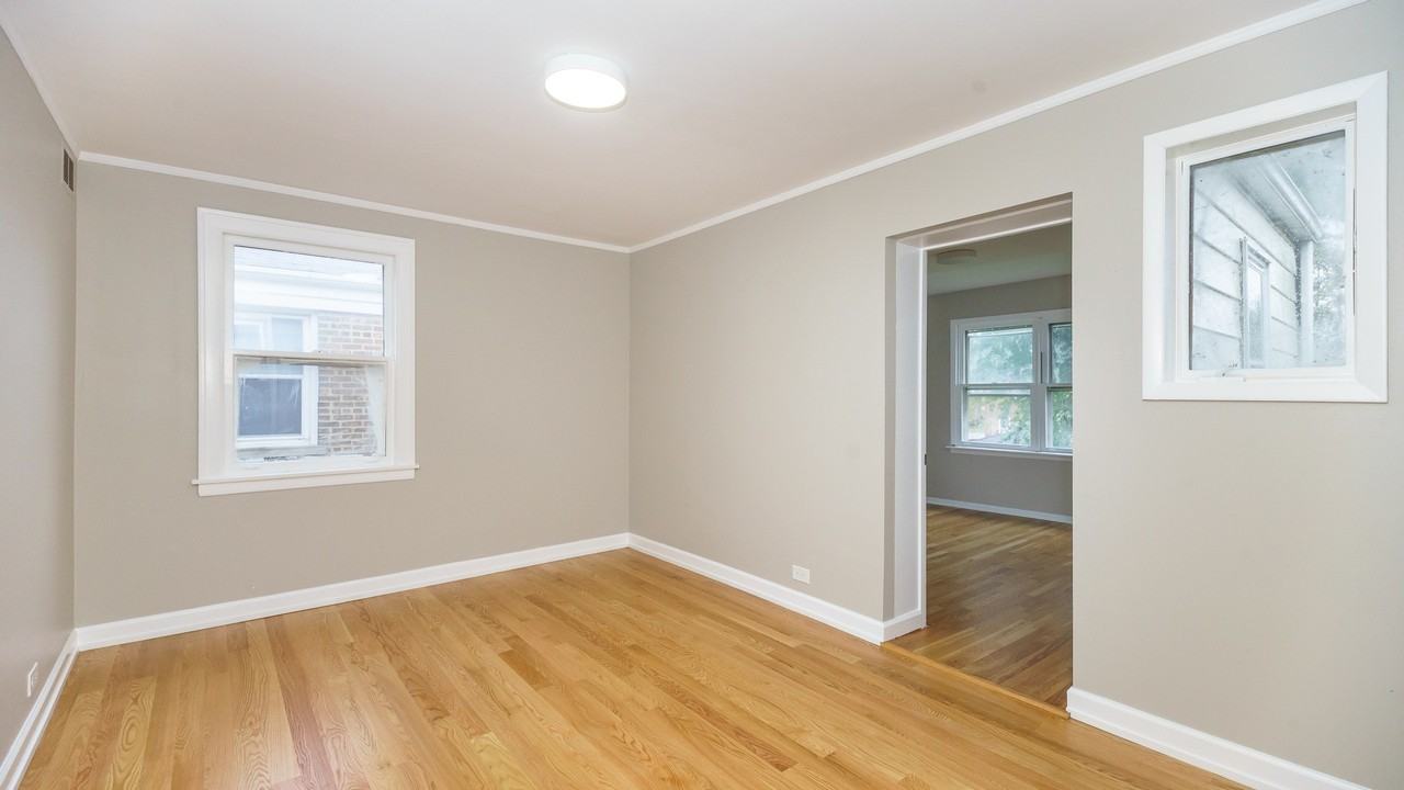 7609 South Hoyne Avenue - Photo 3 of 21