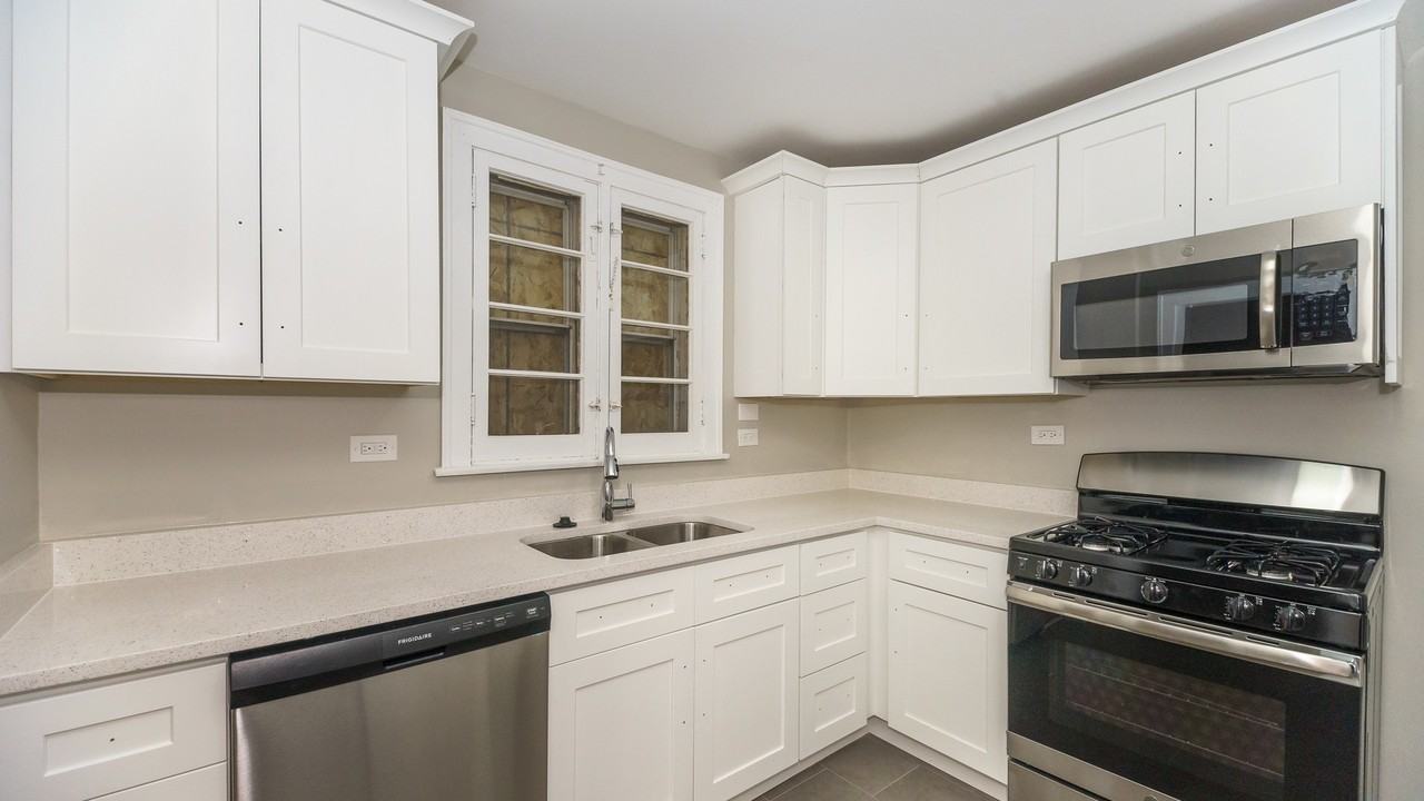 7609 South Hoyne Avenue - Photo 7 of 21