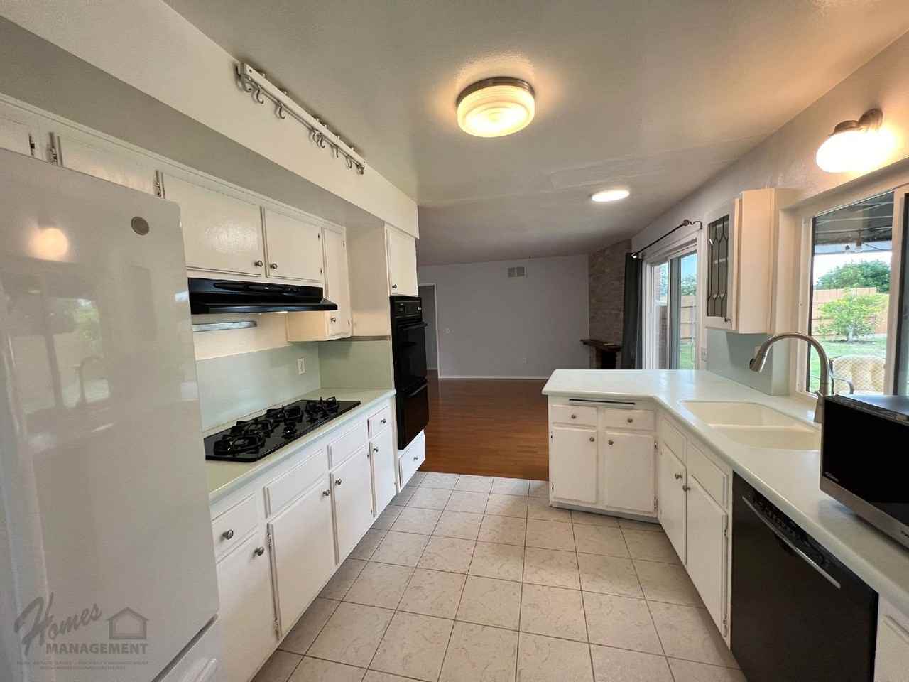 1410 Kenora Street - Photo 7 of 20