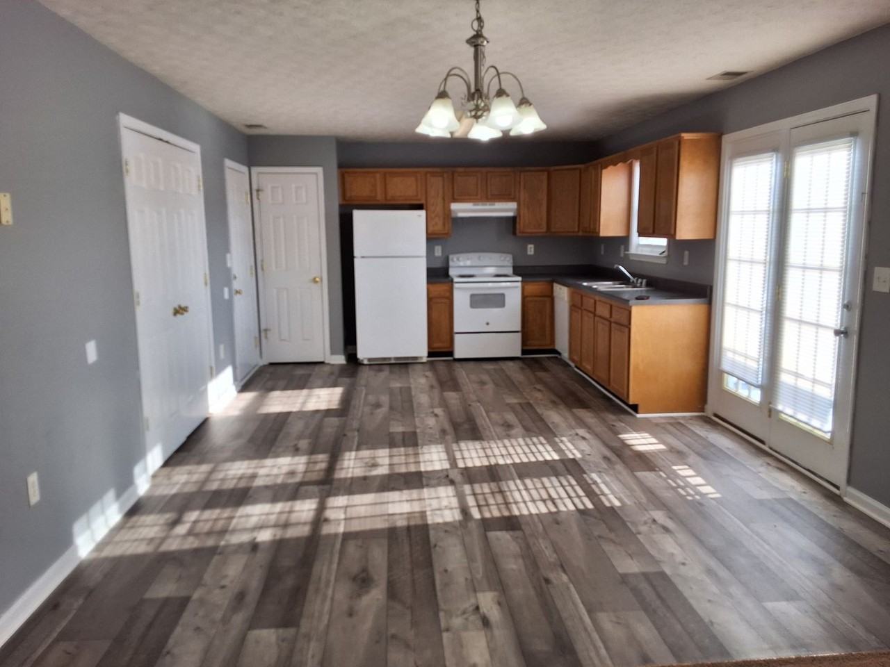 101 Naples Court - Photo 3 of 13