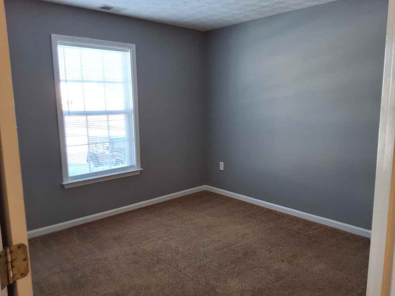 101 Naples Court - Photo 6 of 13