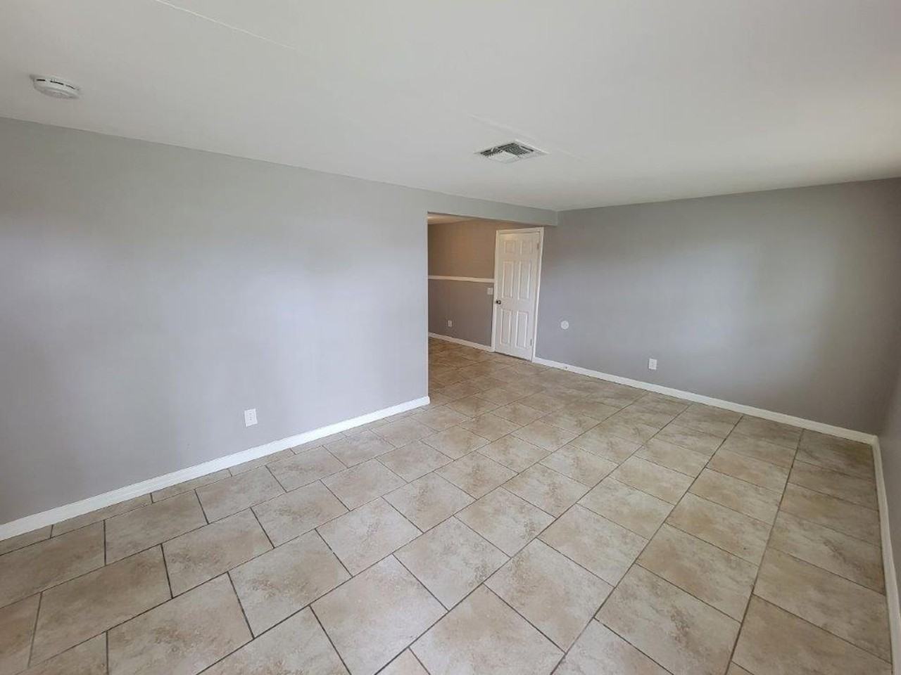 3802 Burden Street - Photo 5 of 25