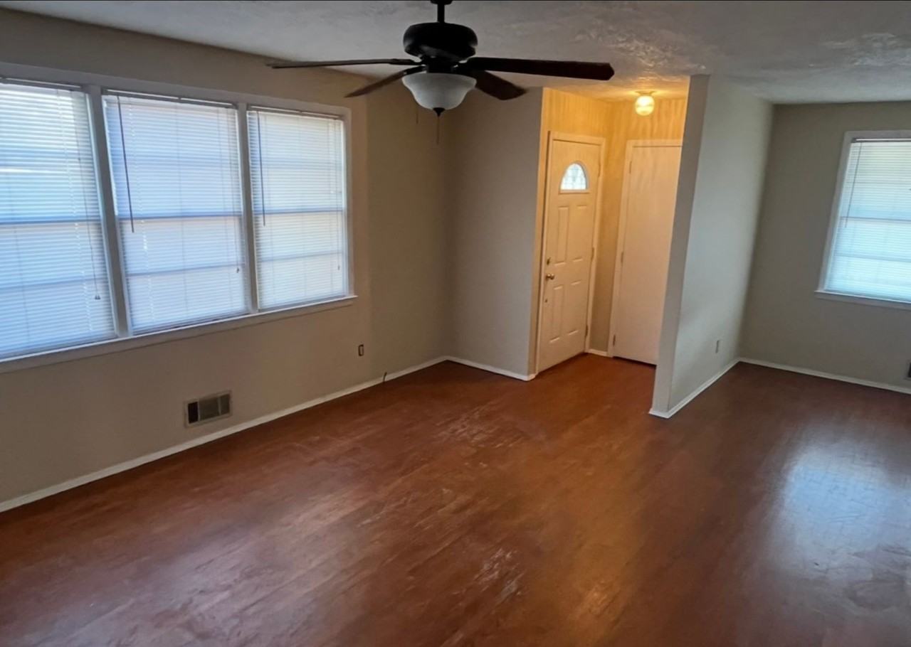 3012 Pinewood Drive - Photo 2 of 12