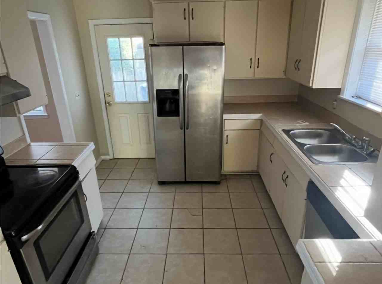 3012 Pinewood Drive - Photo 3 of 12