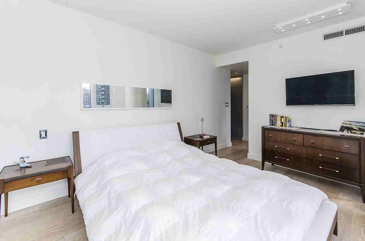 1499 W Pender St - Photo 5 of 18