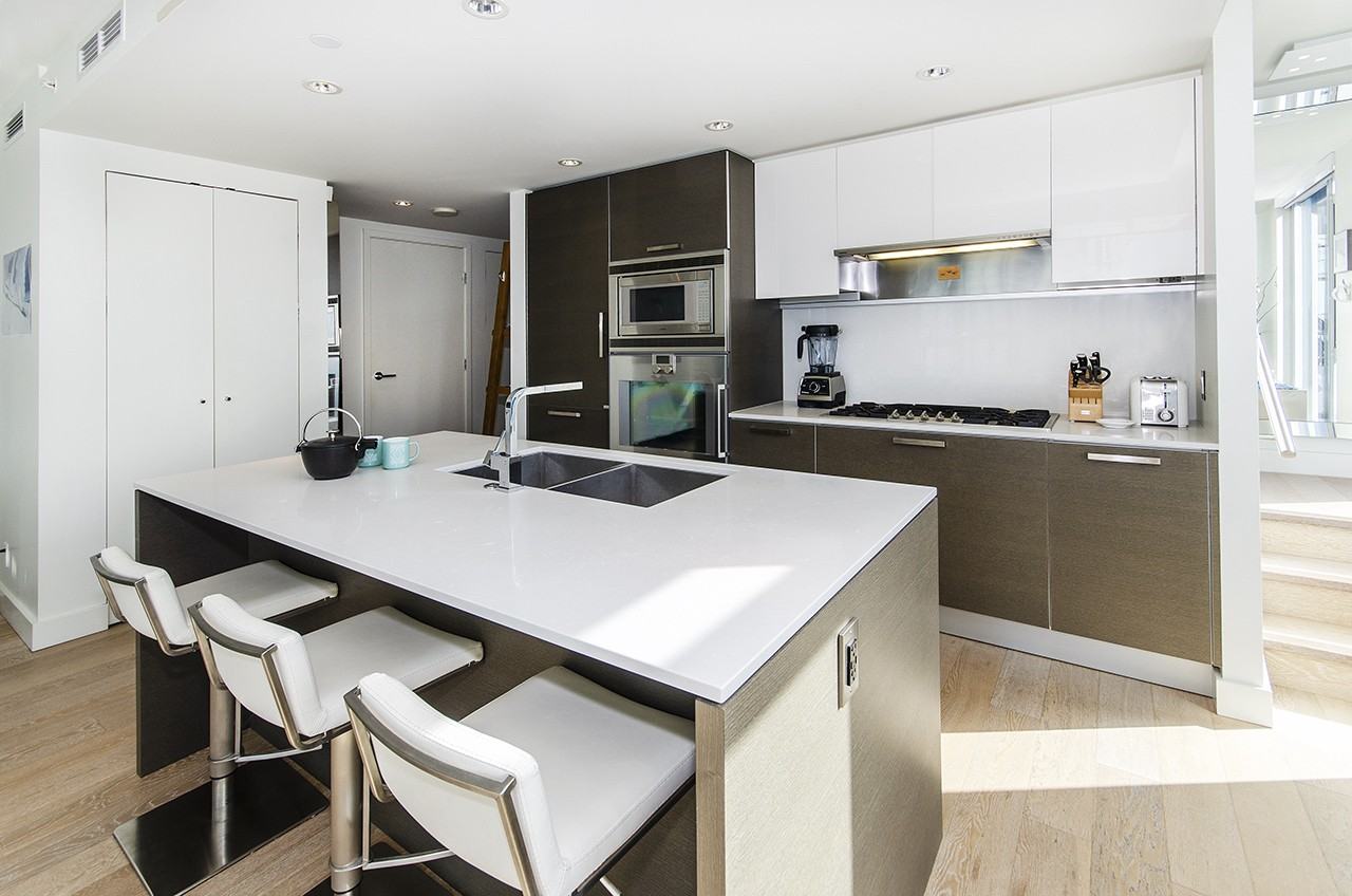 1499 W Pender St - Photo 2 of 18