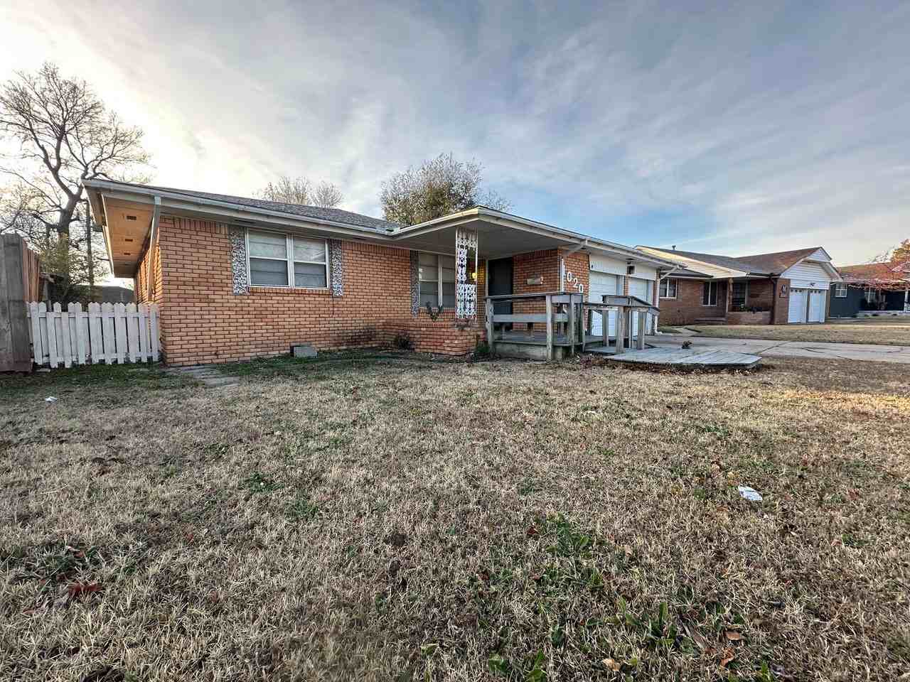 1020 Sw 68th St - Photo 2 of 33