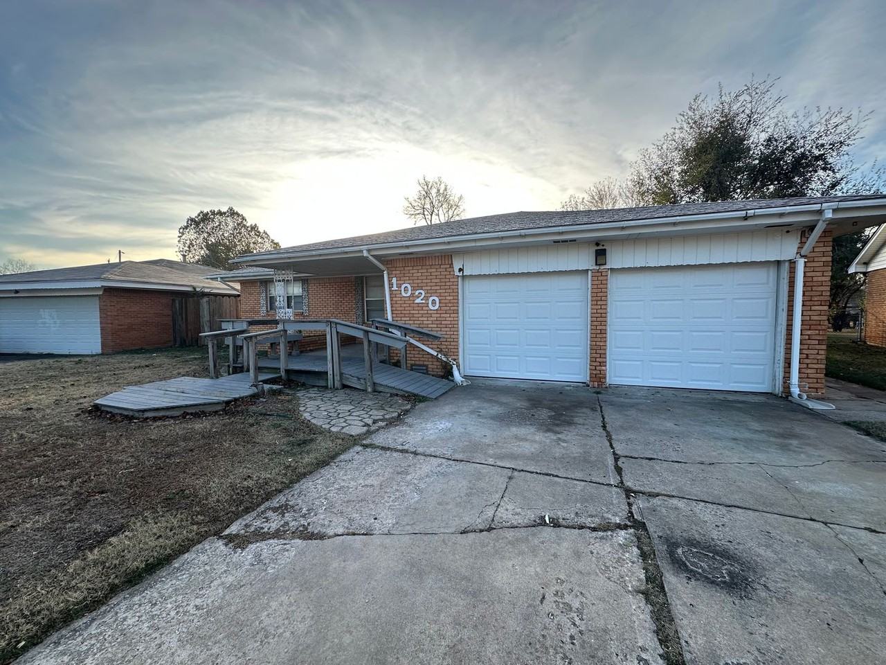 1020 Sw 68th St - Photo 3 of 33