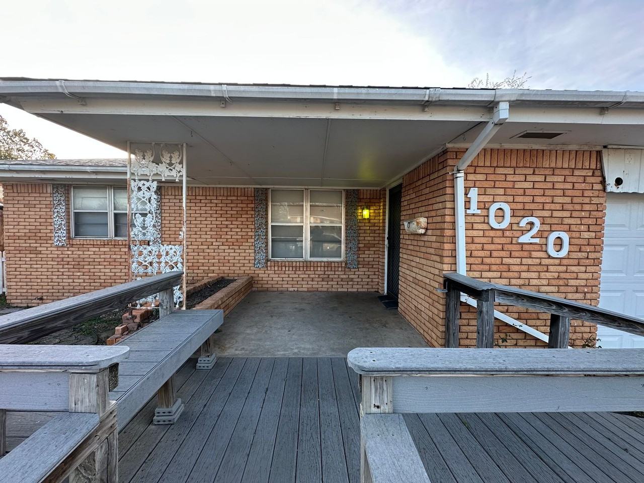 1020 Sw 68th St - Photo 4 of 33