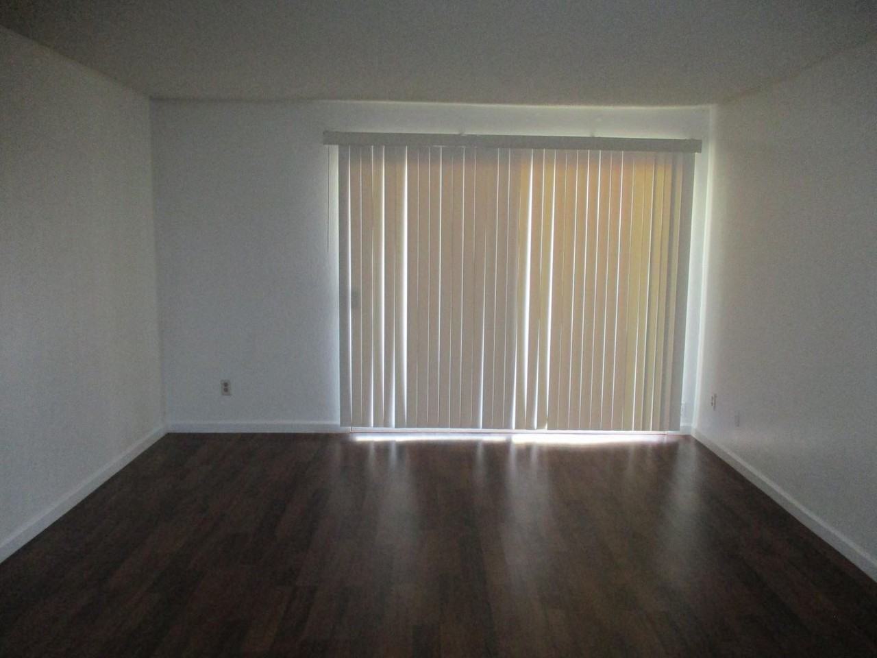 820 S Langley Ave #103 - Photo 4 of 50