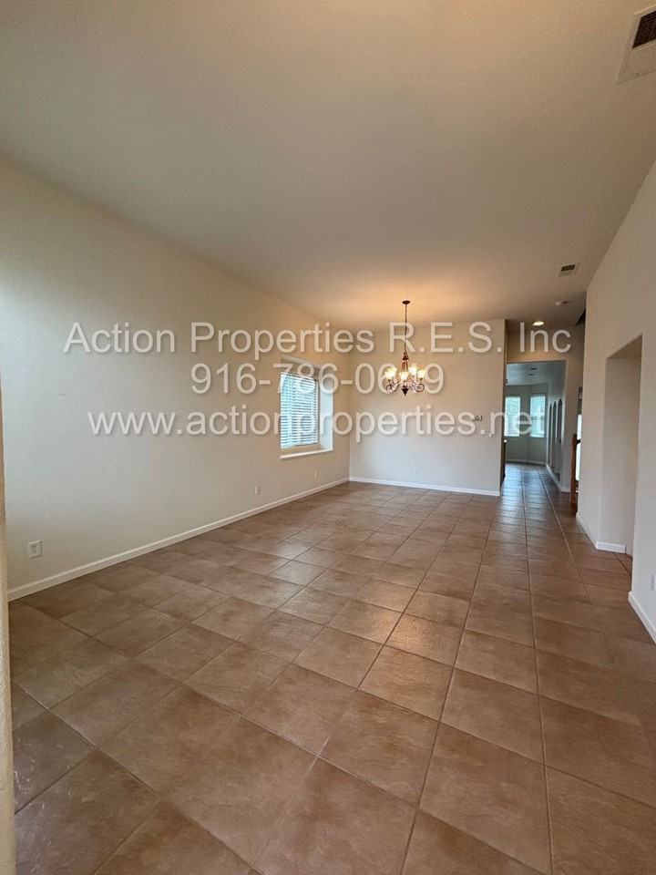 2224 Petruchio Way - Photo 3 of 41