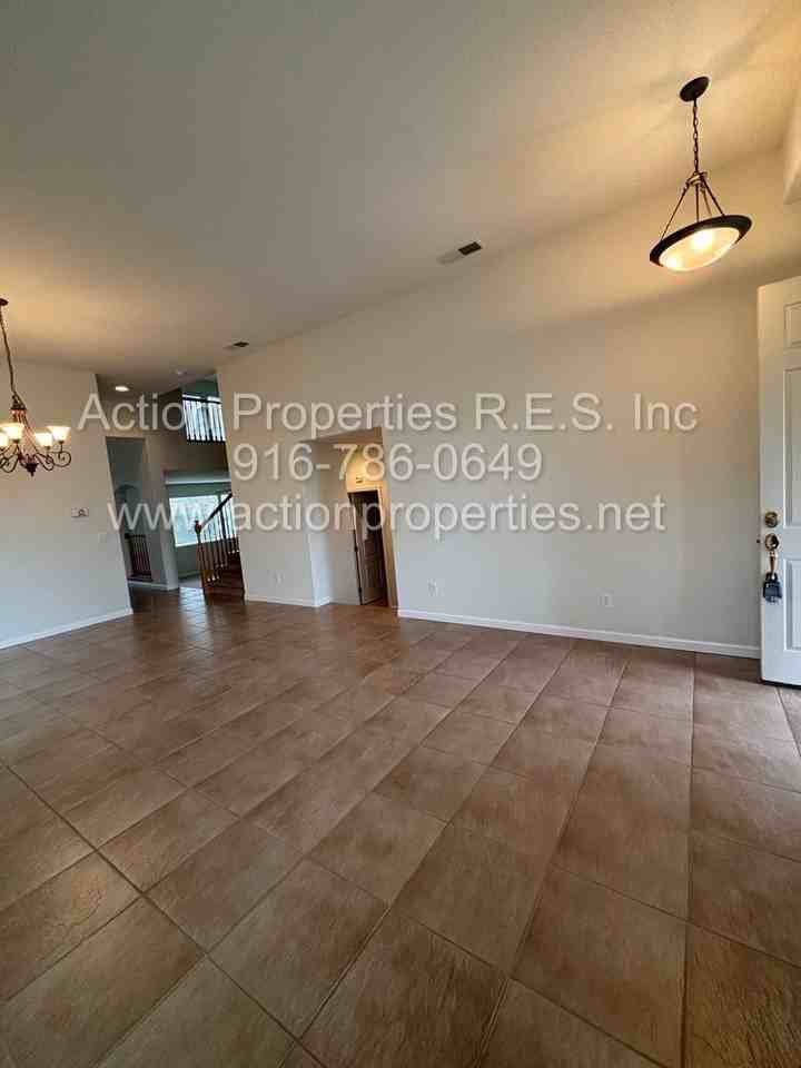 2224 Petruchio Way - Photo 4 of 41