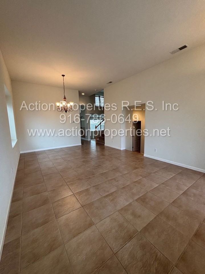 2224 Petruchio Way - Photo 5 of 41