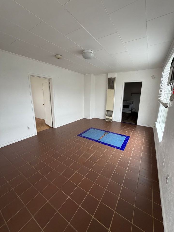 409 Southwest 8th Street - Photo 4 of 17