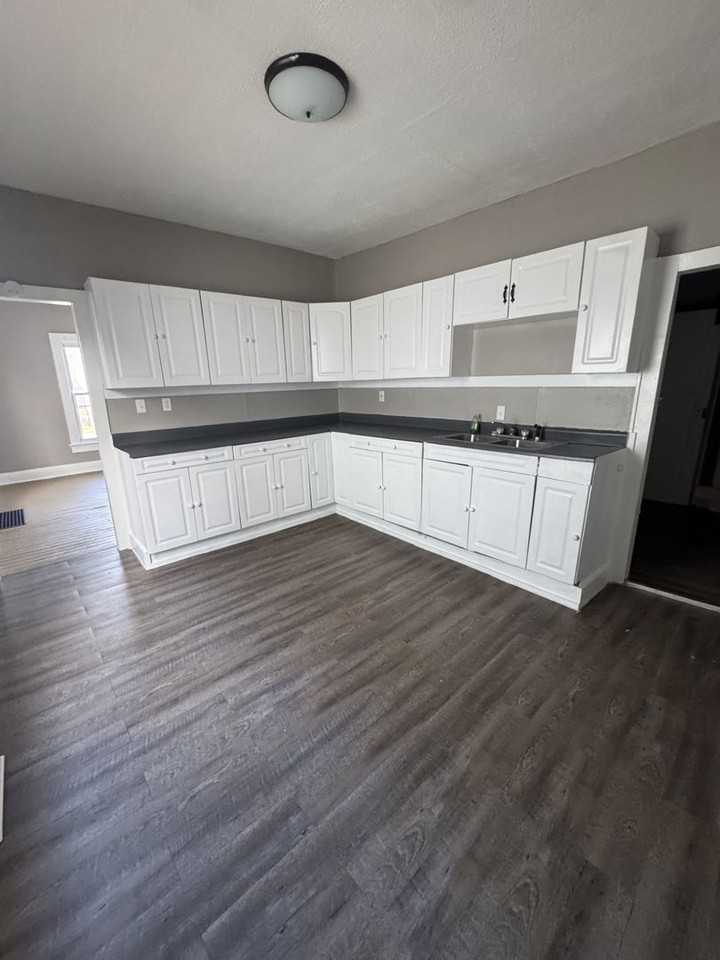 1027 West Pleasant Street - Photo 2 of 10