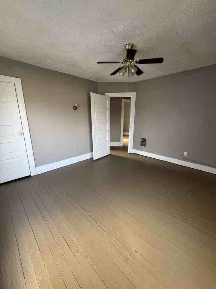 1027 West Pleasant Street - Photo 5 of 10