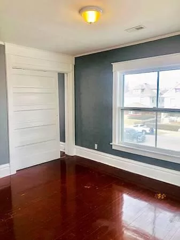 2635 Victor Street - Photo 4 of 16