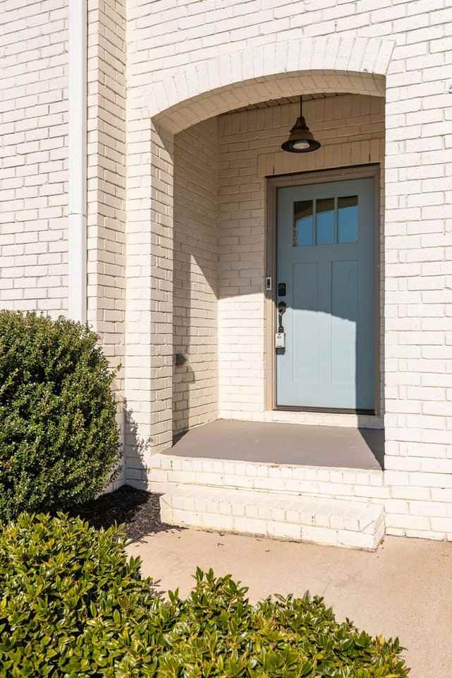 631 Sire Ave - Photo 2 of 44