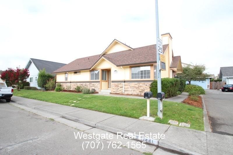 1439 Morning Glory Drive - Photo 3 of 21