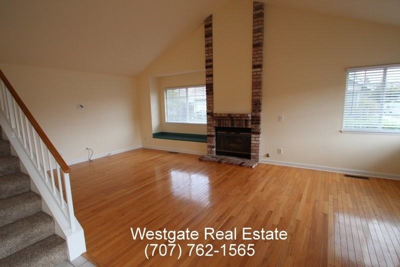 1439 Morning Glory Drive - Photo 4 of 21