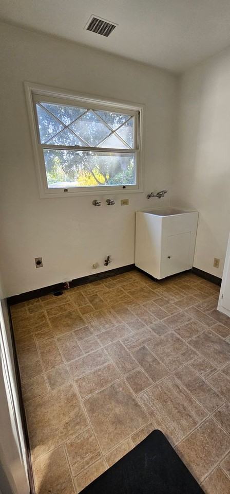 4241 Isabella St - Photo 7 of 34