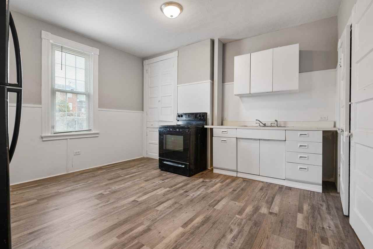 3013 Riverview Avenue - Photo 4 of 19