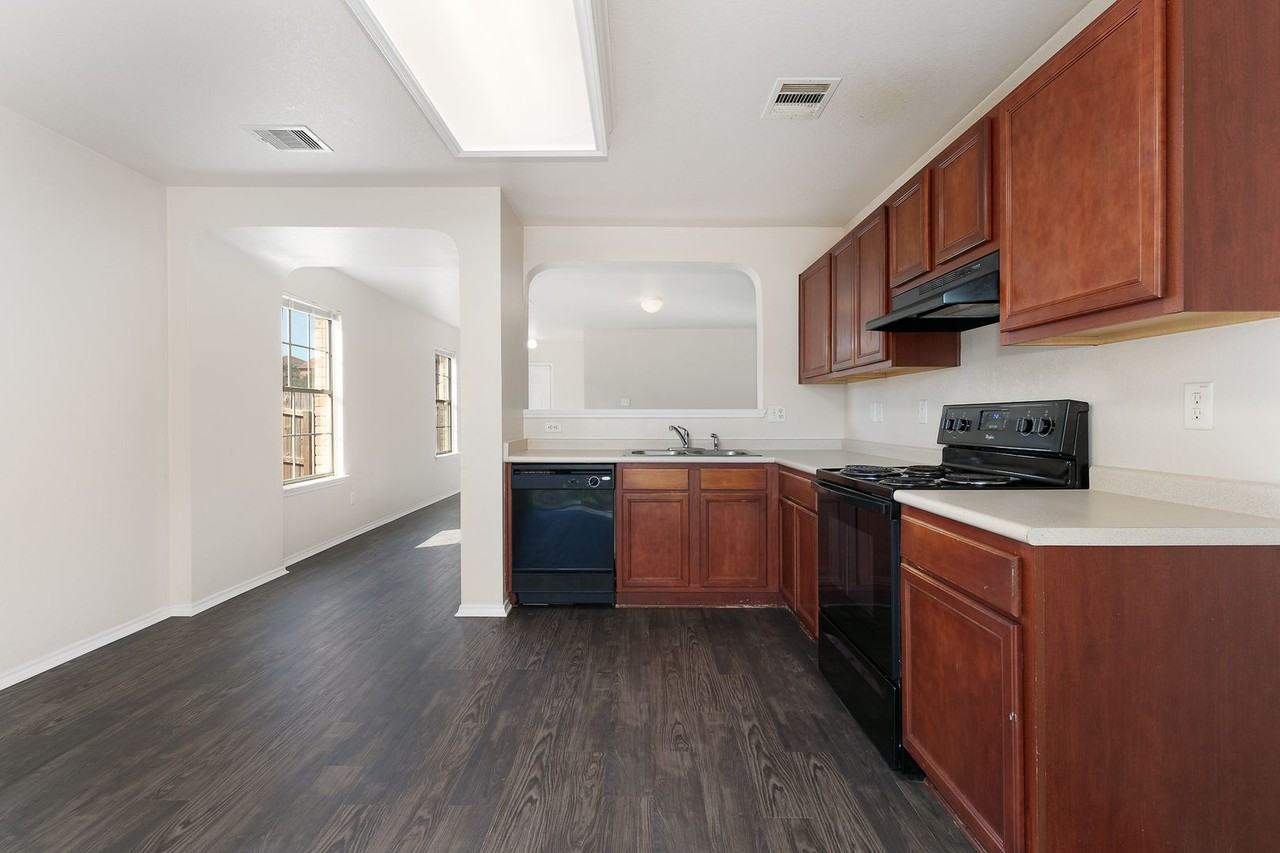 5002 Meridian Farm - Photo 3 of 36