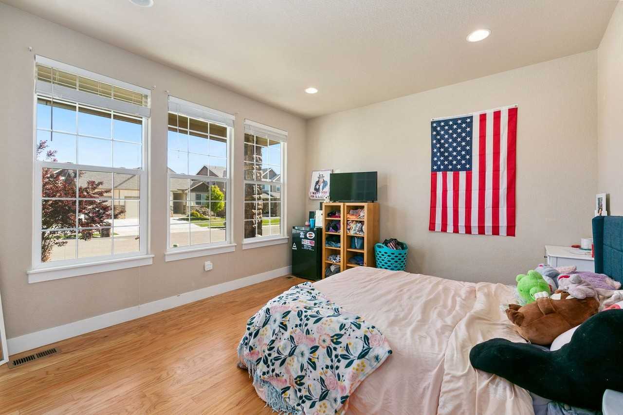 1063 Mt Columbia Drive - Photo 3 of 26