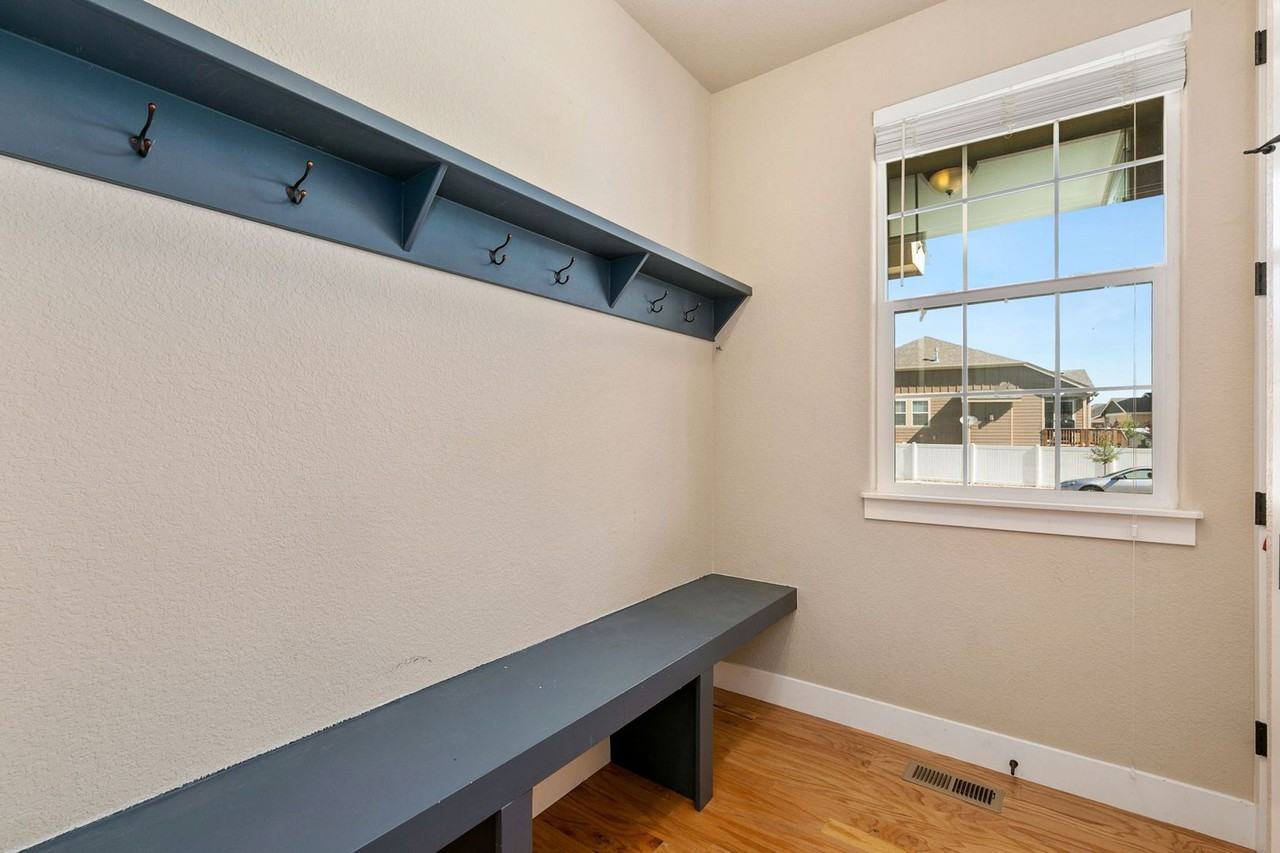 1063 Mt Columbia Drive - Photo 4 of 26