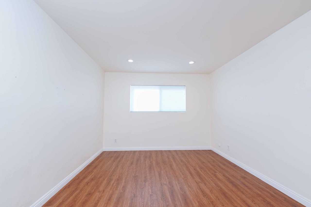 355 S Madison Ave #323 - Photo 5 of 33