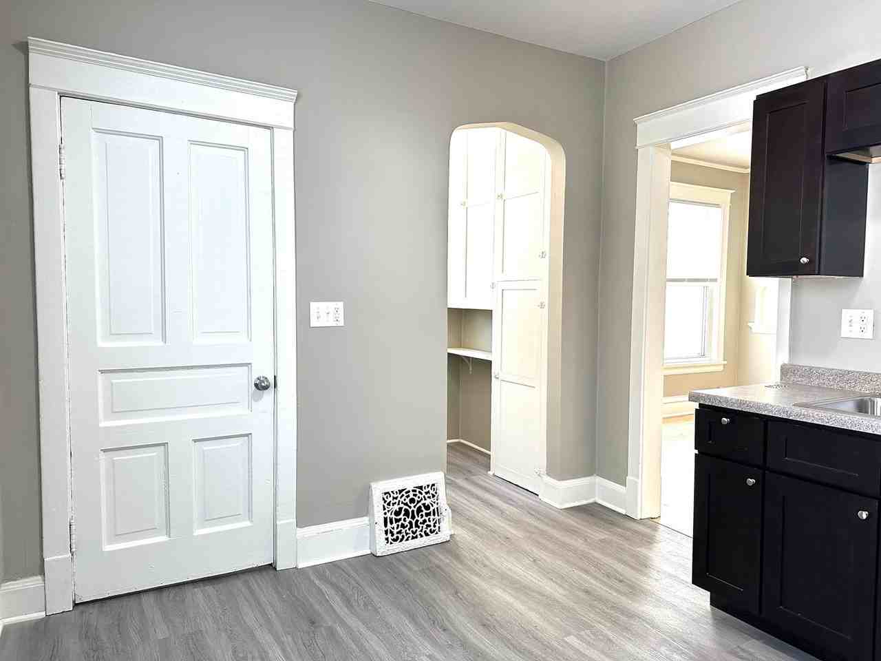 807 East 6th Street - Photo 7 of 21