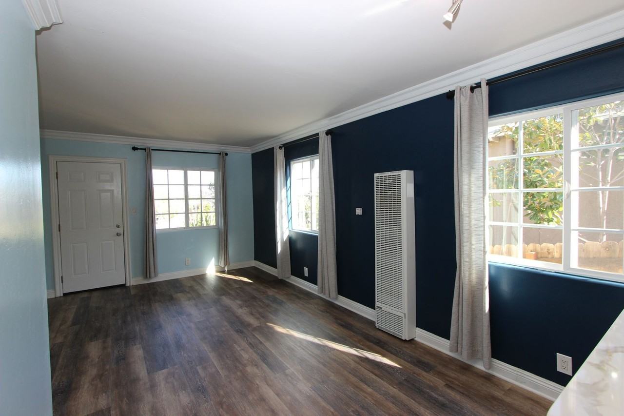 3221 Commercial Street - Photo 4 of 23