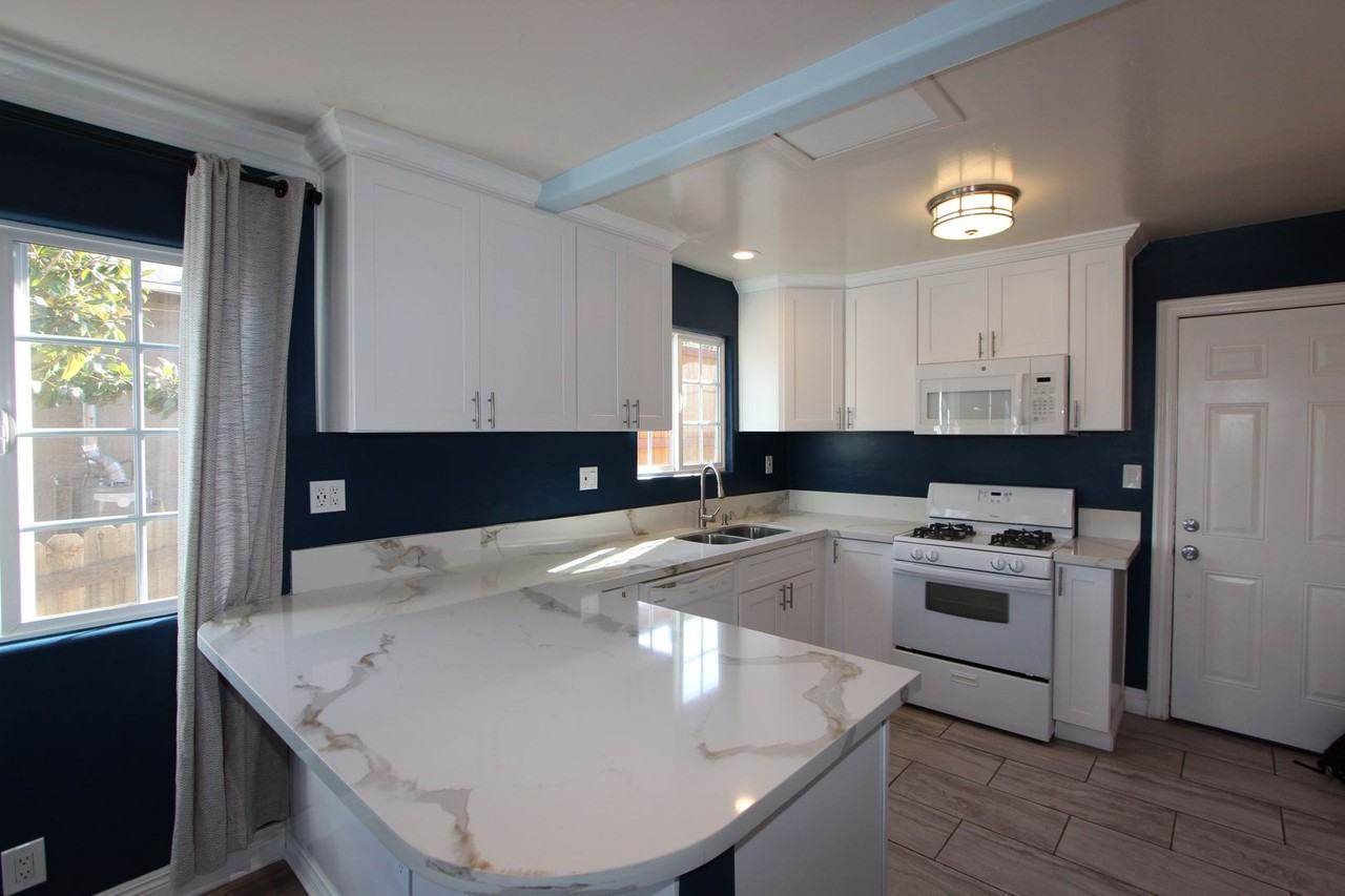 3221 Commercial Street - Photo 6 of 23