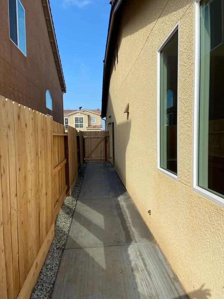 1829 West Prescott Avenue - Photo 5 of 29