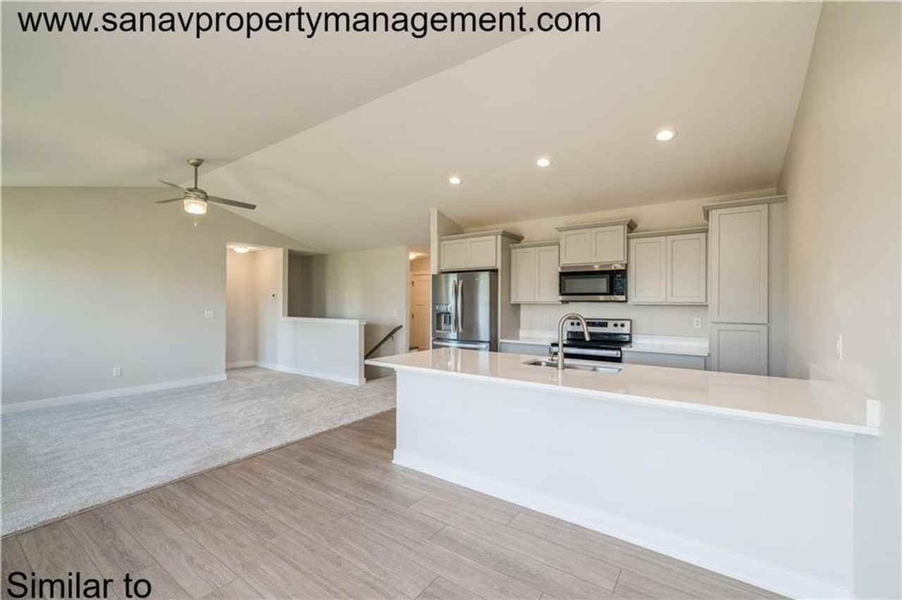 635 Southeast Mesa Drive - Photo 3 of 8