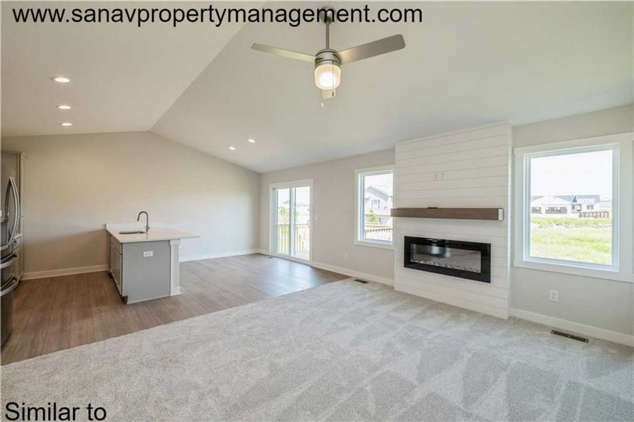 635 Southeast Mesa Drive - Photo 5 of 8