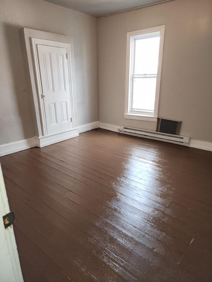 1023 Greenwich - Photo 7 of 24