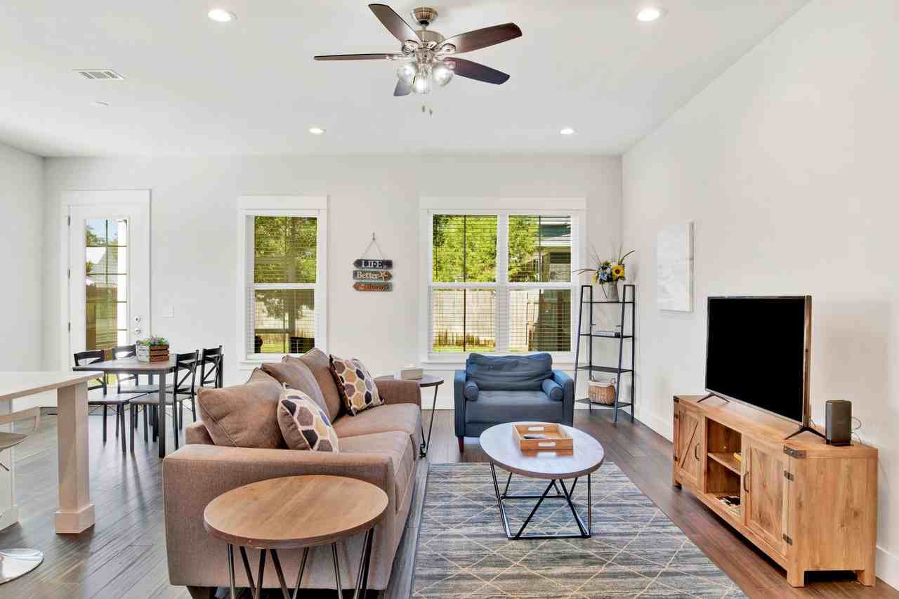 2901 North 15th Avenue - Photo 4 of 23