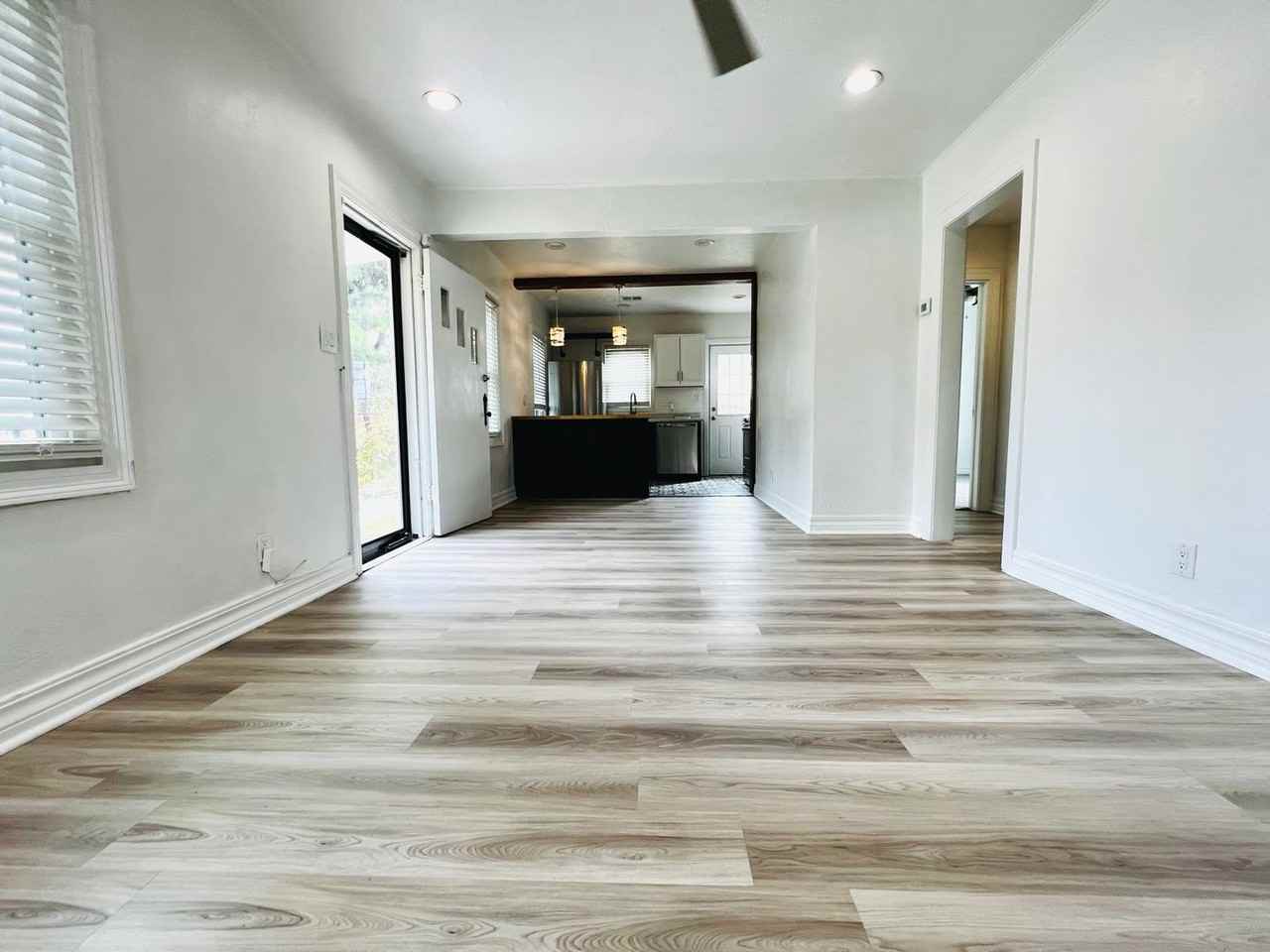 2416 Northwest 38th Street - Photo 4 of 11