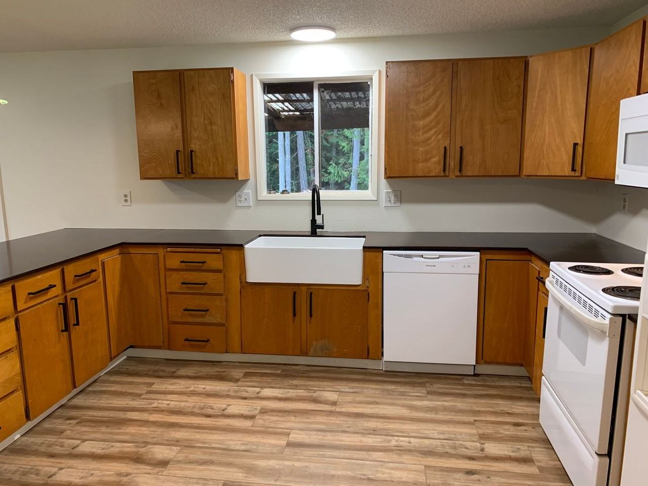 381 Daisey King Rd - Photo 3 of 39