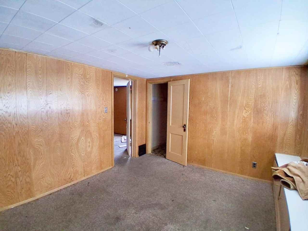 13705 Glendale Avenue - Photo 4 of 9