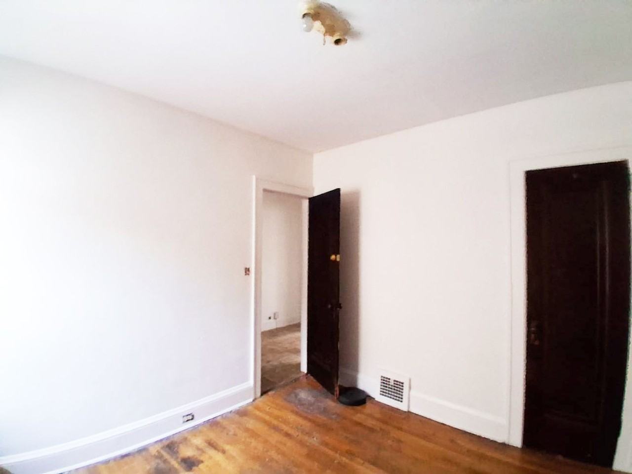 13705 Glendale Avenue - Photo 6 of 9