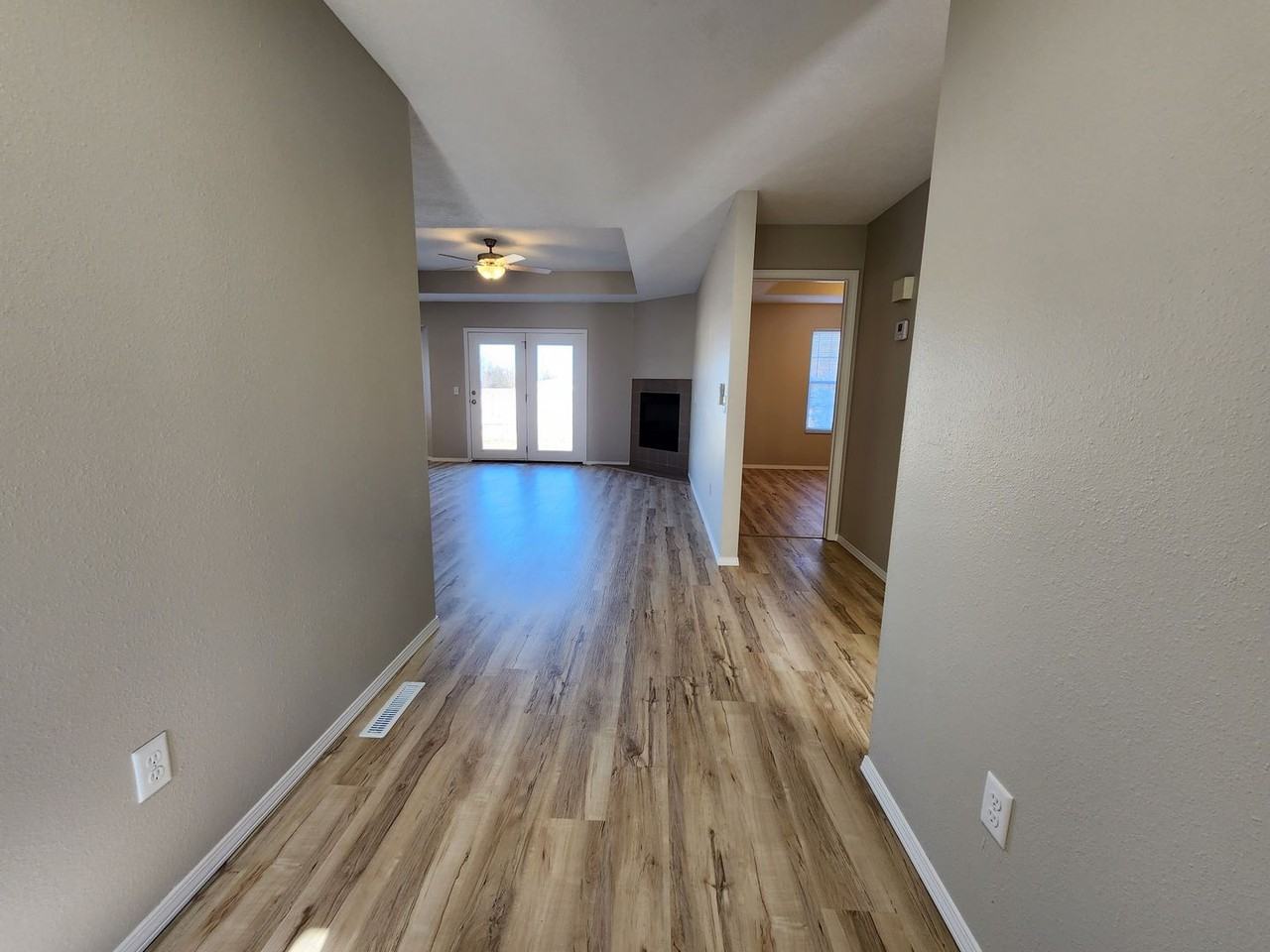 209 West Wade Street - Photo 2 of 21