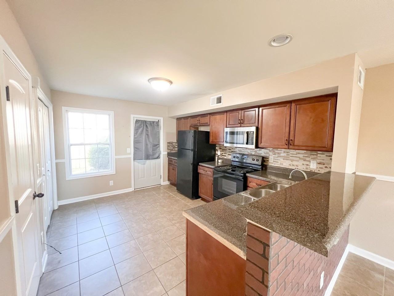 2284 Mccormick Lane - Photo 4 of 13