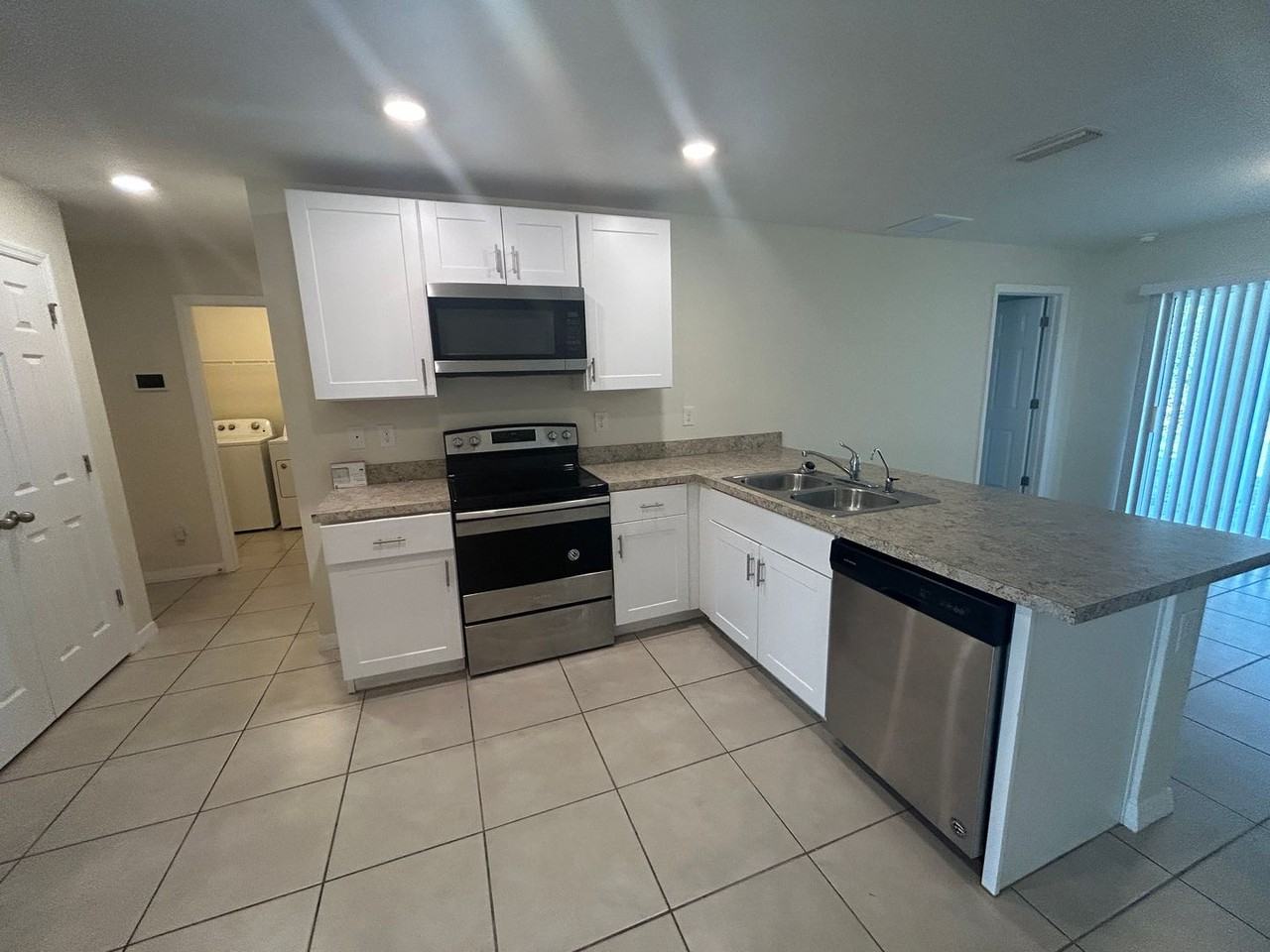 3927 Northeast 23rd Place - Photo 6 of 25