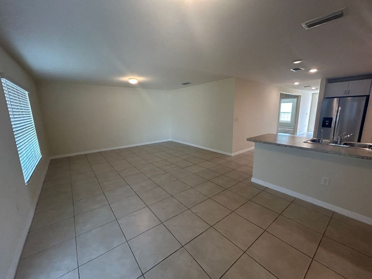 3927 Northeast 23rd Place - Photo 7 of 25